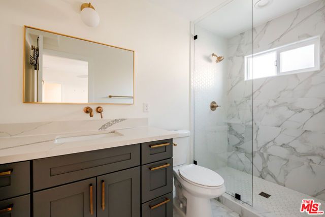 2331 S Cloverdale Avenue, Los Angeles, CA 90016