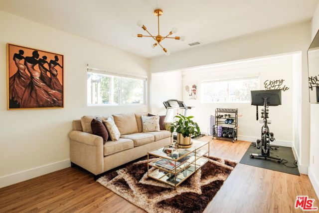 2331 S Cloverdale Avenue, Los Angeles, CA 90016