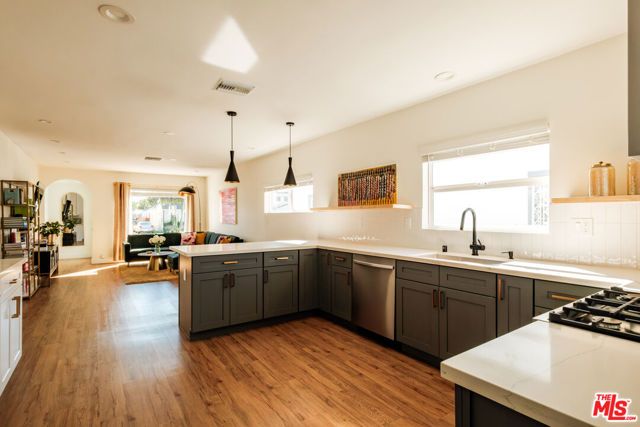 2331 S Cloverdale Avenue, Los Angeles, CA 90016