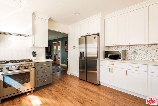 2331 S Cloverdale Avenue, Los Angeles, CA 90016