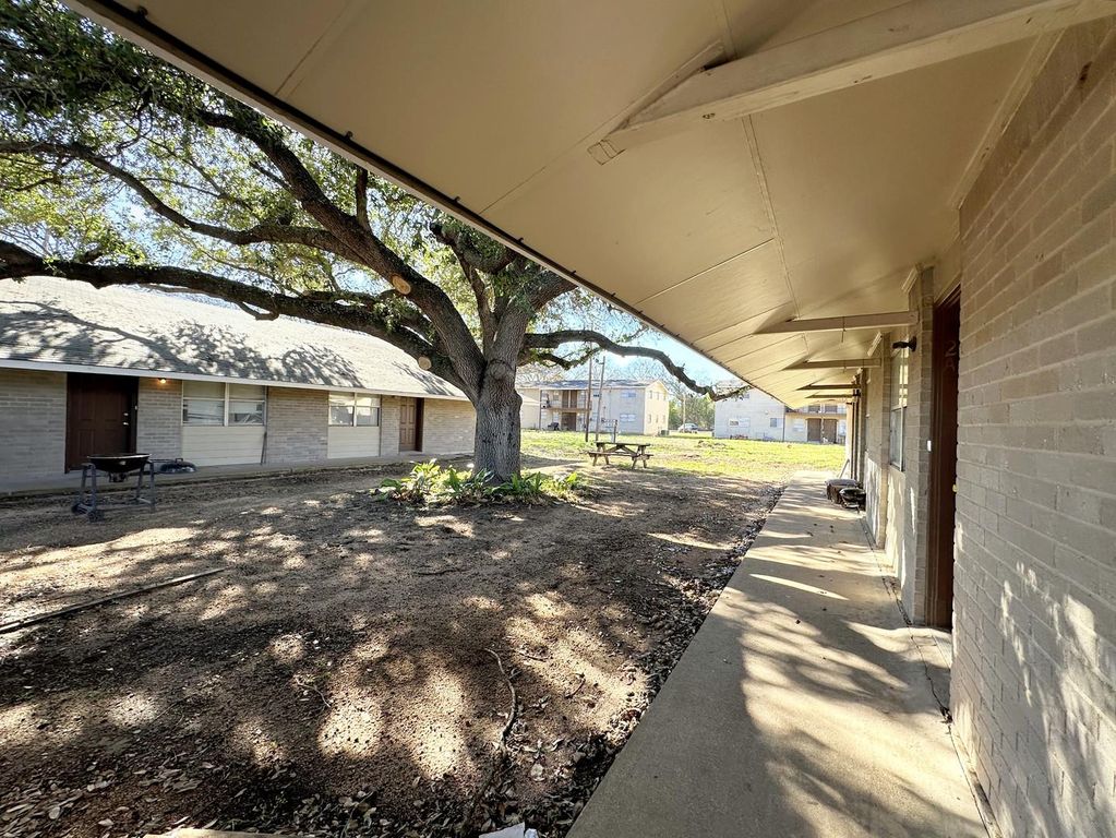 20115 San Marcos Highway 2B, San Marcos, TX 78666