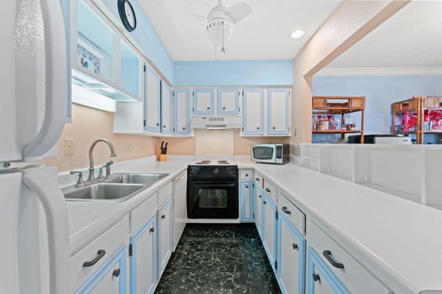 10301 N Kings Hwy Apt 15-6, Myrtle Beach, SC 29572