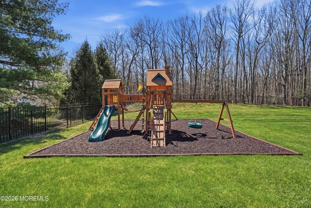 9 Sugar Loaf Hill, Millstone, NJ 08510