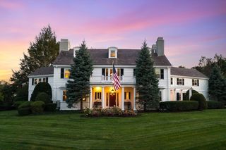 2 Everett Ave, Winchester, MA 01890