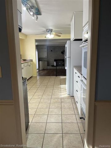 28917 Ramblewood Drive, Farmington, MI 48334