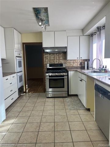 28917 Ramblewood Drive, Farmington, MI 48334