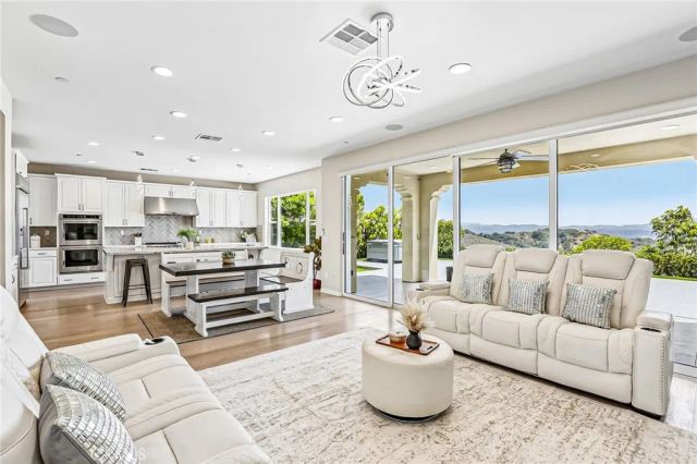 7 Paladino Court, Rancho Mission Viejo, CA 92694