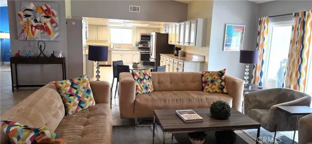 2098 N San Clemente Road, Palm Springs, CA 92262