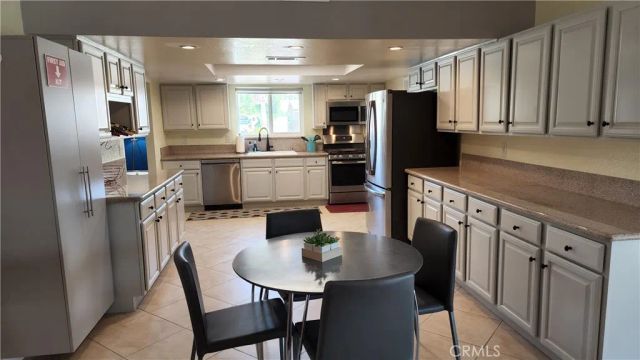 2098 N San Clemente Road, Palm Springs, CA 92262