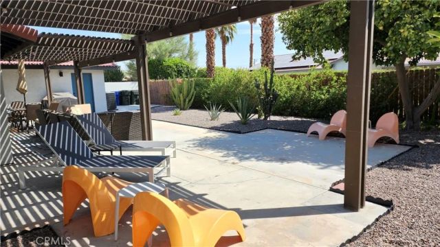 2098 N San Clemente Road, Palm Springs, CA 92262
