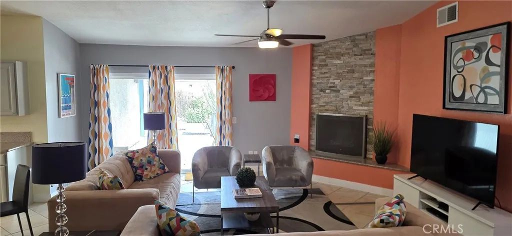 2098 N San Clemente Road, Palm Springs, CA 92262