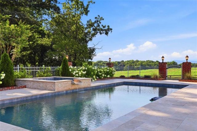 527 N Mize Road N, Mount Airy, GA 30563
