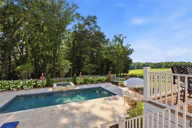 527 N Mize Road N, Mount Airy, GA 30563