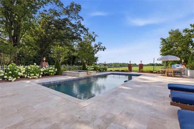 527 N Mize Road N, Mount Airy, GA 30563