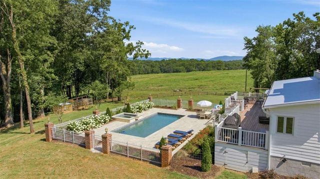 527 N Mize Road N, Mount Airy, GA 30563