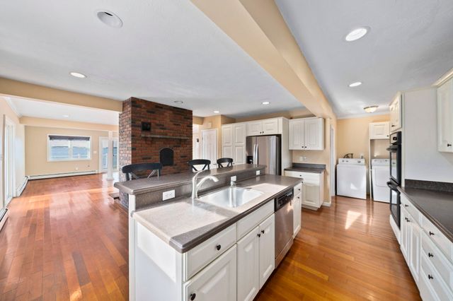 2 Caldwell St, Weymouth, MA 02191