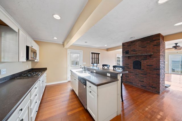 2 Caldwell St, Weymouth, MA 02191