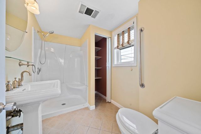 2 Caldwell St, Weymouth, MA 02191