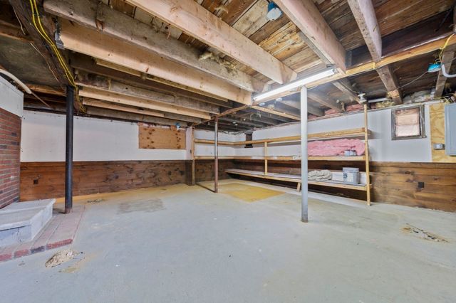 2 Caldwell St, Weymouth, MA 02191