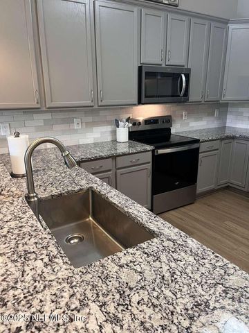 1684 HOLLOW GLEN Drive, Middleburg, FL 32068