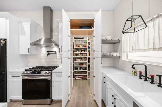 317 Sikes Street, Houston, TX 77018