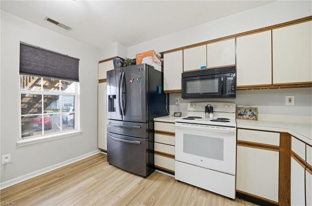 4924 Willow Pointe LN, Virginia Beach, VA 23464