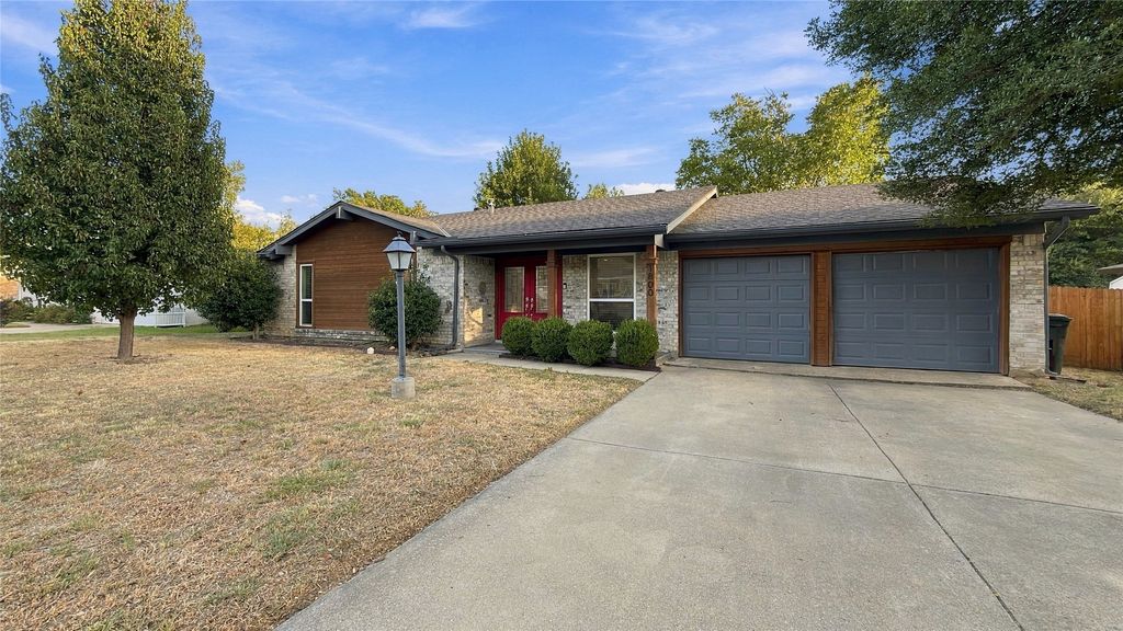 1800 Lexington Place, Bedford, TX 76022 — photo 2