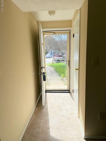 25 Christine CT, Hampton, VA 23666