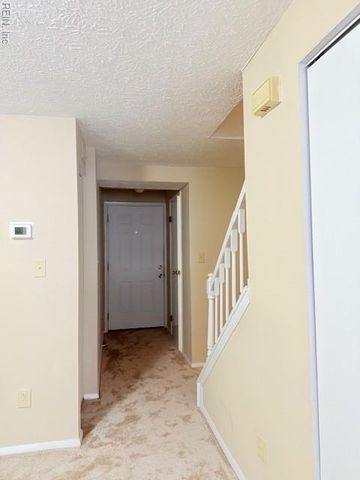 25 Christine CT, Hampton, VA 23666