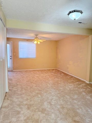 25 Christine CT, Hampton, VA 23666