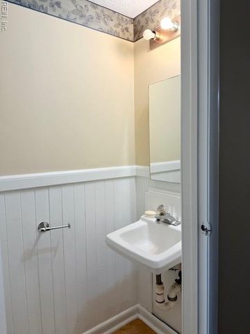 25 Christine CT, Hampton, VA 23666