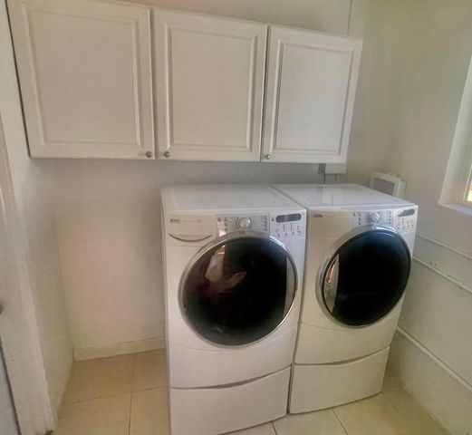 2425 Pierce Street, Hollywood, FL 33020