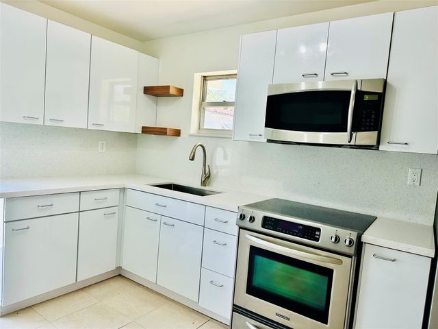 2425 Pierce Street, Hollywood, FL 33020