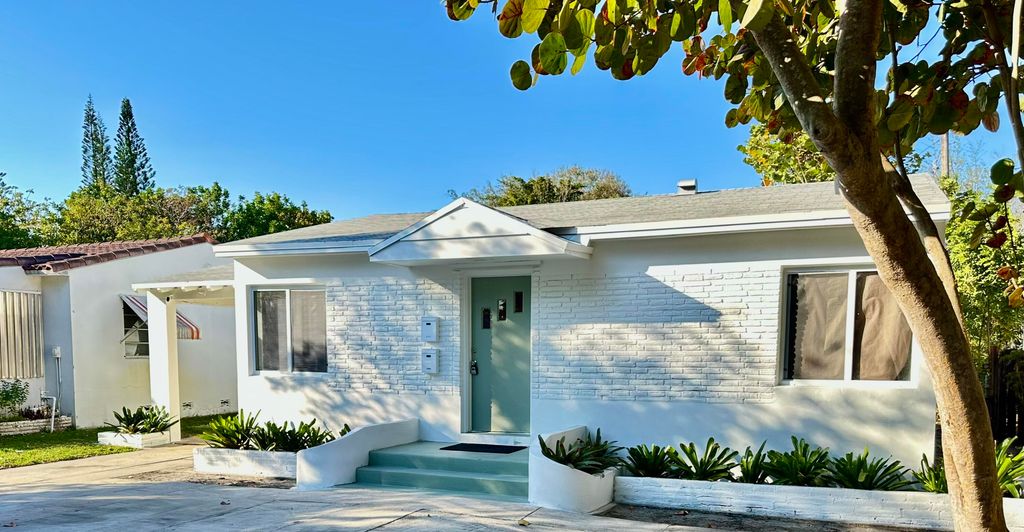 2425 Pierce Street, Hollywood, FL 33020
