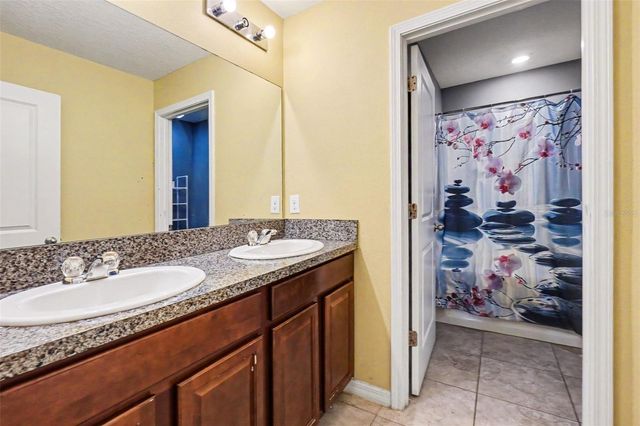 6711 BLUE MOON WAY, Sun City Center, FL 33573