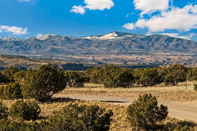 34 Camino Alazan, Santa Fe, NM 87506