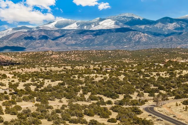 34 Camino Alazan, Santa Fe, NM 87506