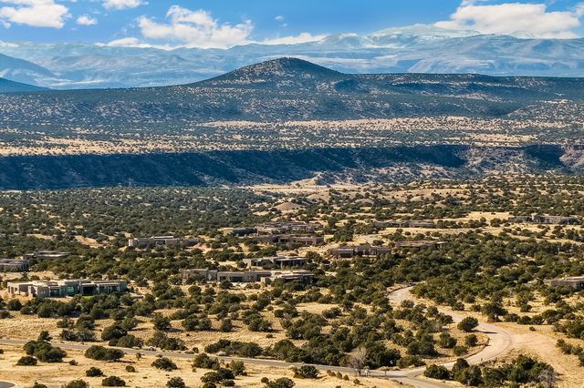 34 Camino Alazan, Santa Fe, NM 87506