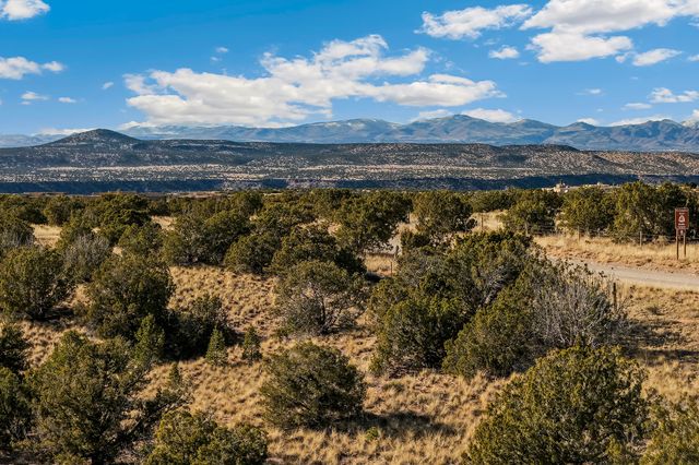 34 Camino Alazan, Santa Fe, NM 87506