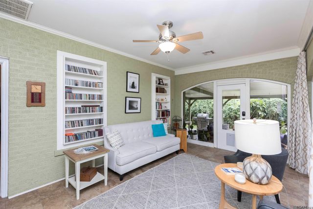 6161 Moss Side Ln, Baton Rouge, LA 70808