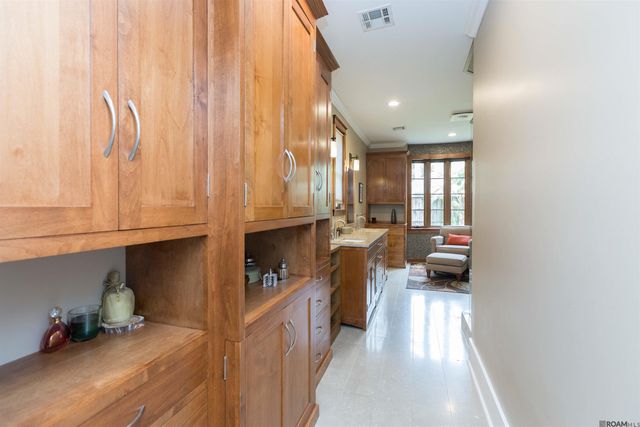 6161 Moss Side Ln, Baton Rouge, LA 70808