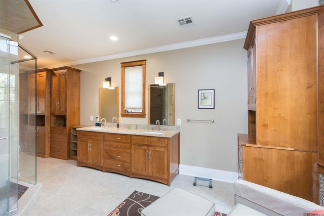 6161 Moss Side Ln, Baton Rouge, LA 70808