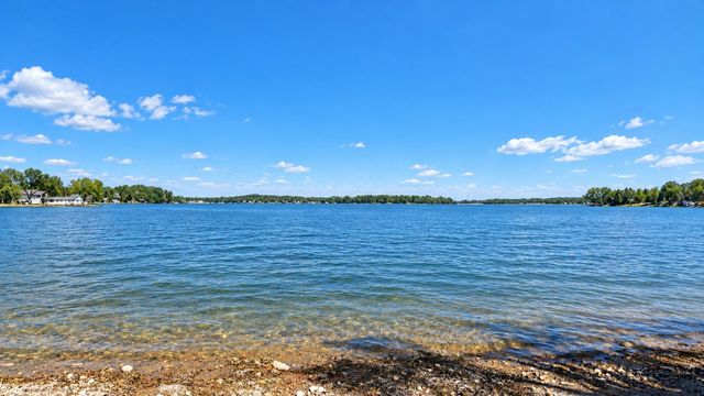 176 E Grand Avenue, Fox Lake, IL 60020