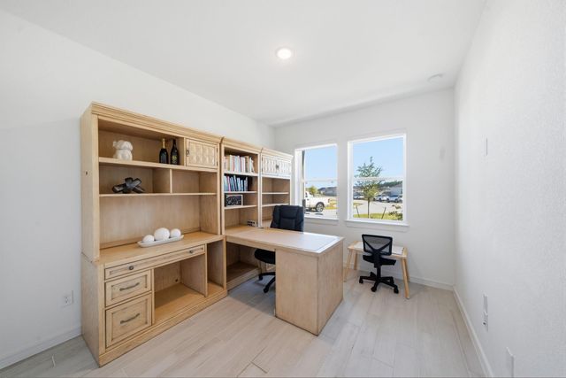 302 Alder Loop, Anahuac, TX 77514