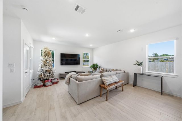 302 Alder Loop, Anahuac, TX 77514