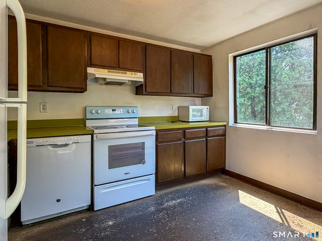 7 Padanaram Road J216, Danbury, CT 06811