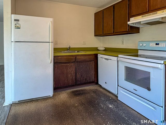 7 Padanaram Road J216, Danbury, CT 06811