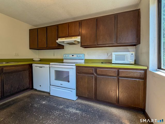 7 Padanaram Road J216, Danbury, CT 06811