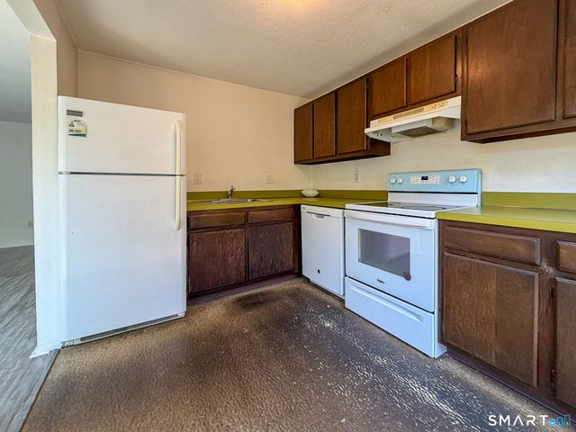 7 Padanaram Road J216, Danbury, CT 06811