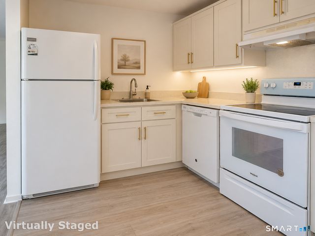 7 Padanaram Road J216, Danbury, CT 06811